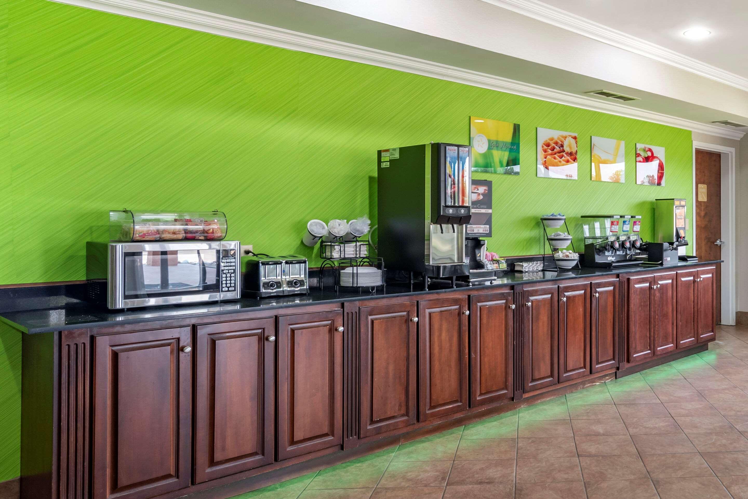 Quality Inn & Suites Demopolis Exteriör bild